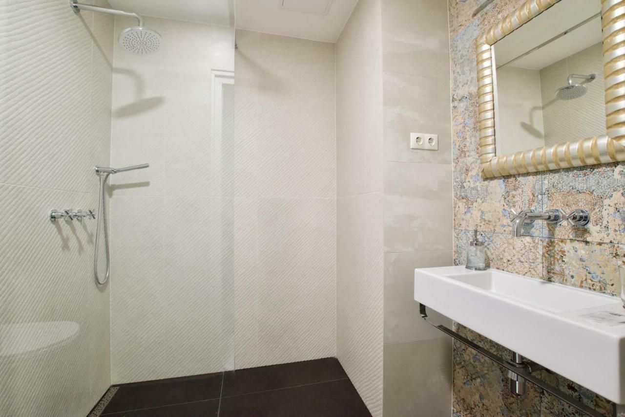 Luxury Apartment By Hi5 - Oktober 6 Street บูดาเปสต์ ภายนอก รูปภาพ
